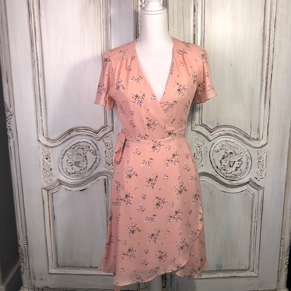 Lulus Split Short Sleeve Peach Floral True Wrap Dress Size XS - Picture 1 of 10